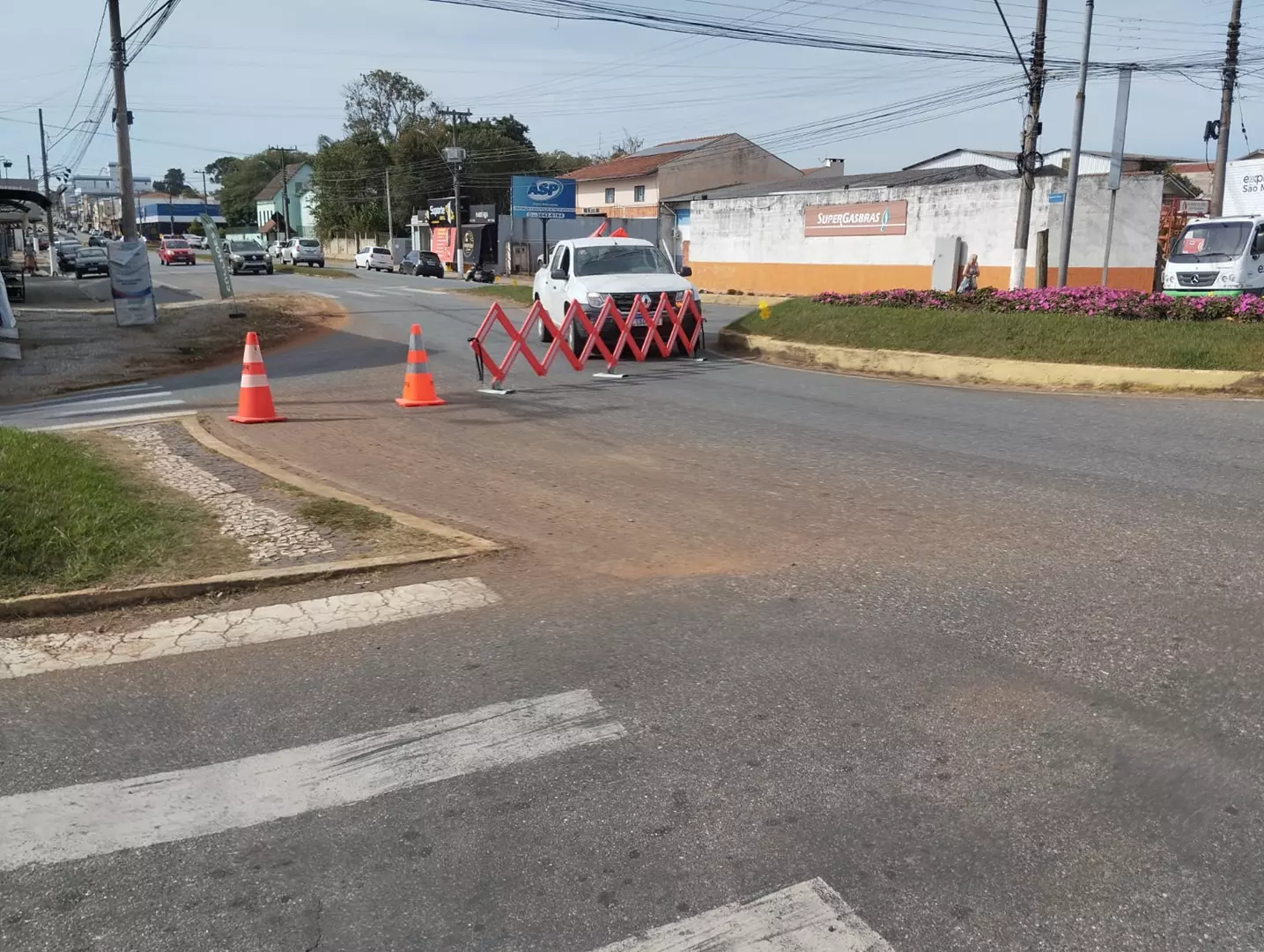 Trânsito é parcialmente interditado para início das obras em rotatória de Rio Negro